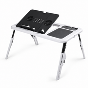 Masă pentru laptop cu 2 ventilatoare de răcire, suport pentru pahar și mouse pad, alb-negru