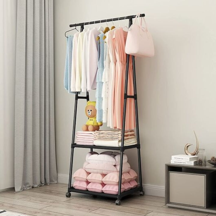 Suport triunghiular pentru haine cu 2 rafturi – 160 x 55 cm, mobil și rezistent